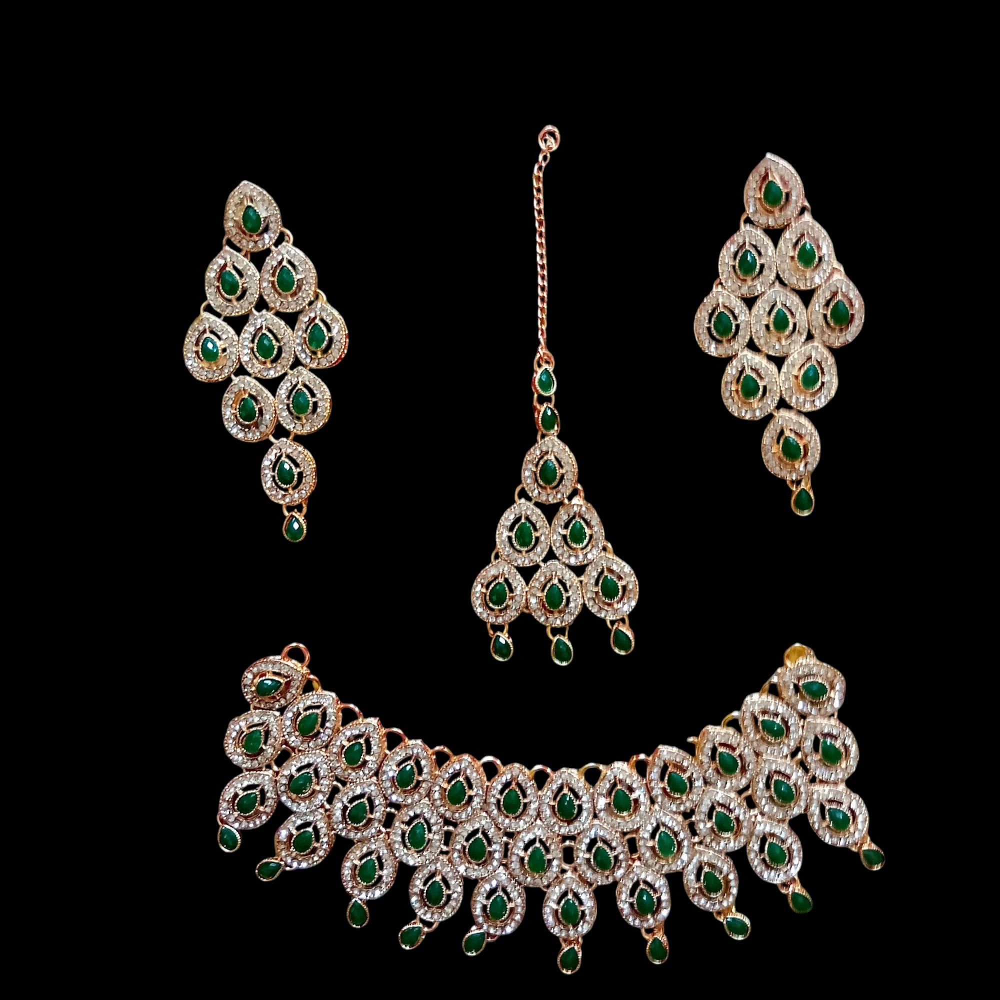 Buy Green colour jewellery set with necklace , earrings and tikka at best price in pakistan